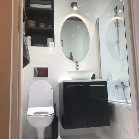 Vintage Modern Studio - Comfortable Loaction Apartment